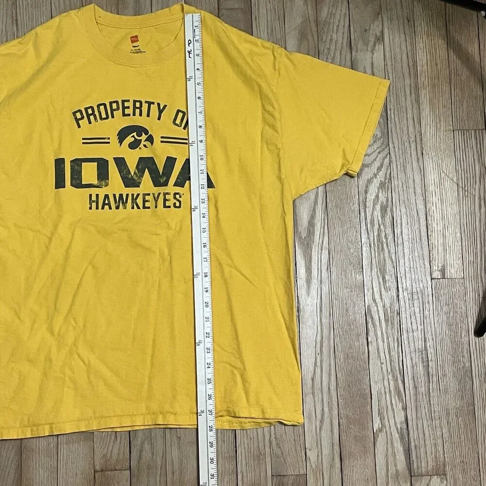 Hanes Tagless Property of Iowa Hawkeyes Tshirt Short Sleeve Crew Neck Womens XL - Picture 5 of 10